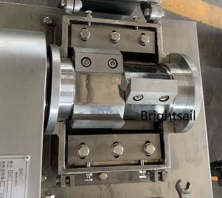 Công suất 50-1000kg / H Máy mài nghệ Kích thước đầu ra 0,5-20mm